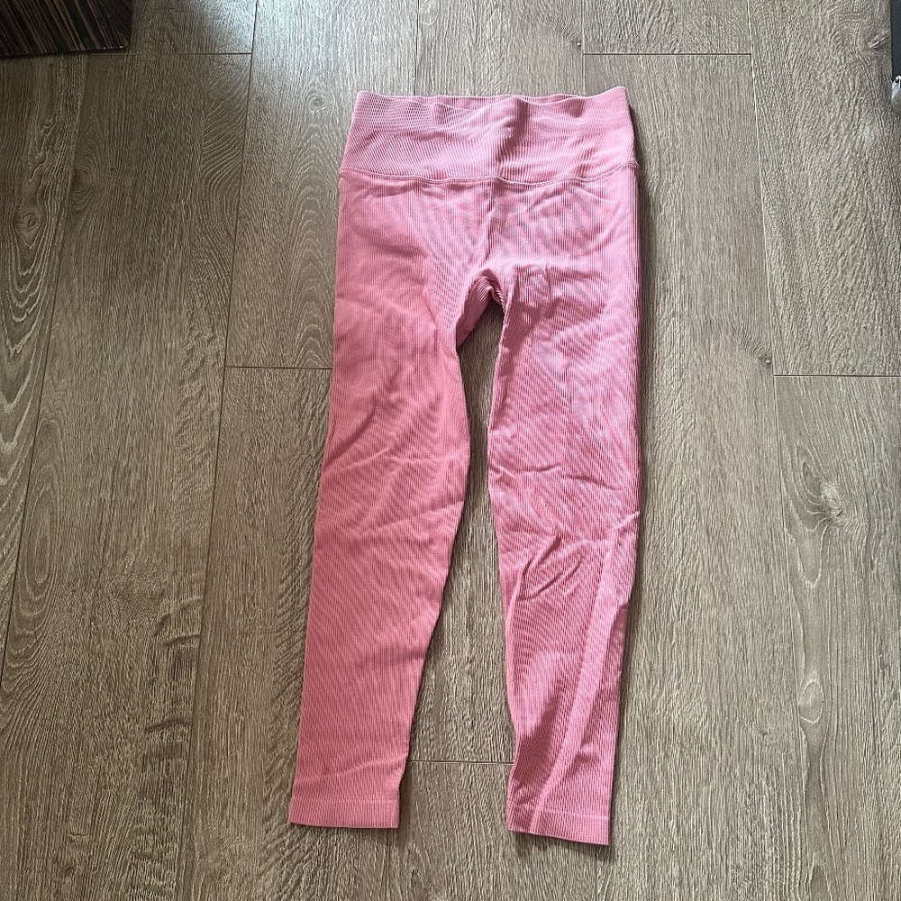 Victoria’s Secret pink ribbed seamless leggings.